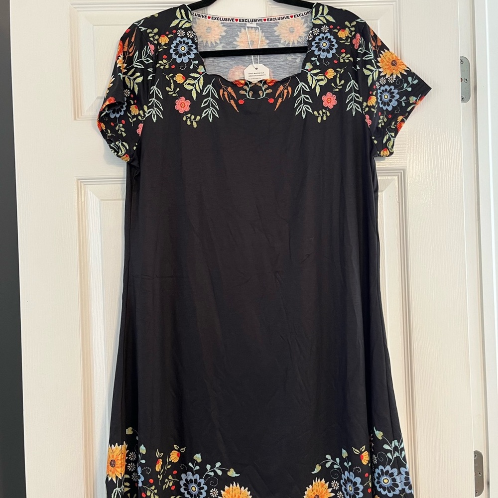 NWT Beach cover up. Black with floral pattern
